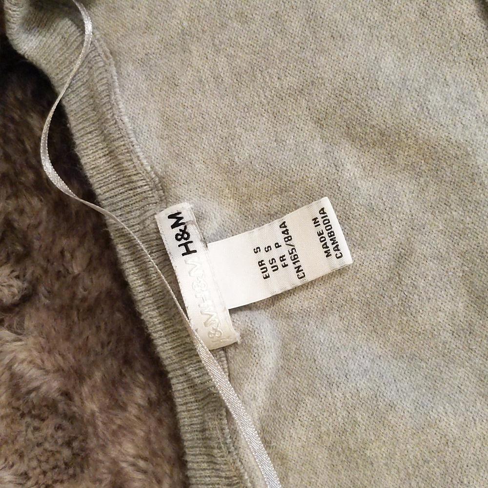 H&M Sweaters - Picture 2 of 5